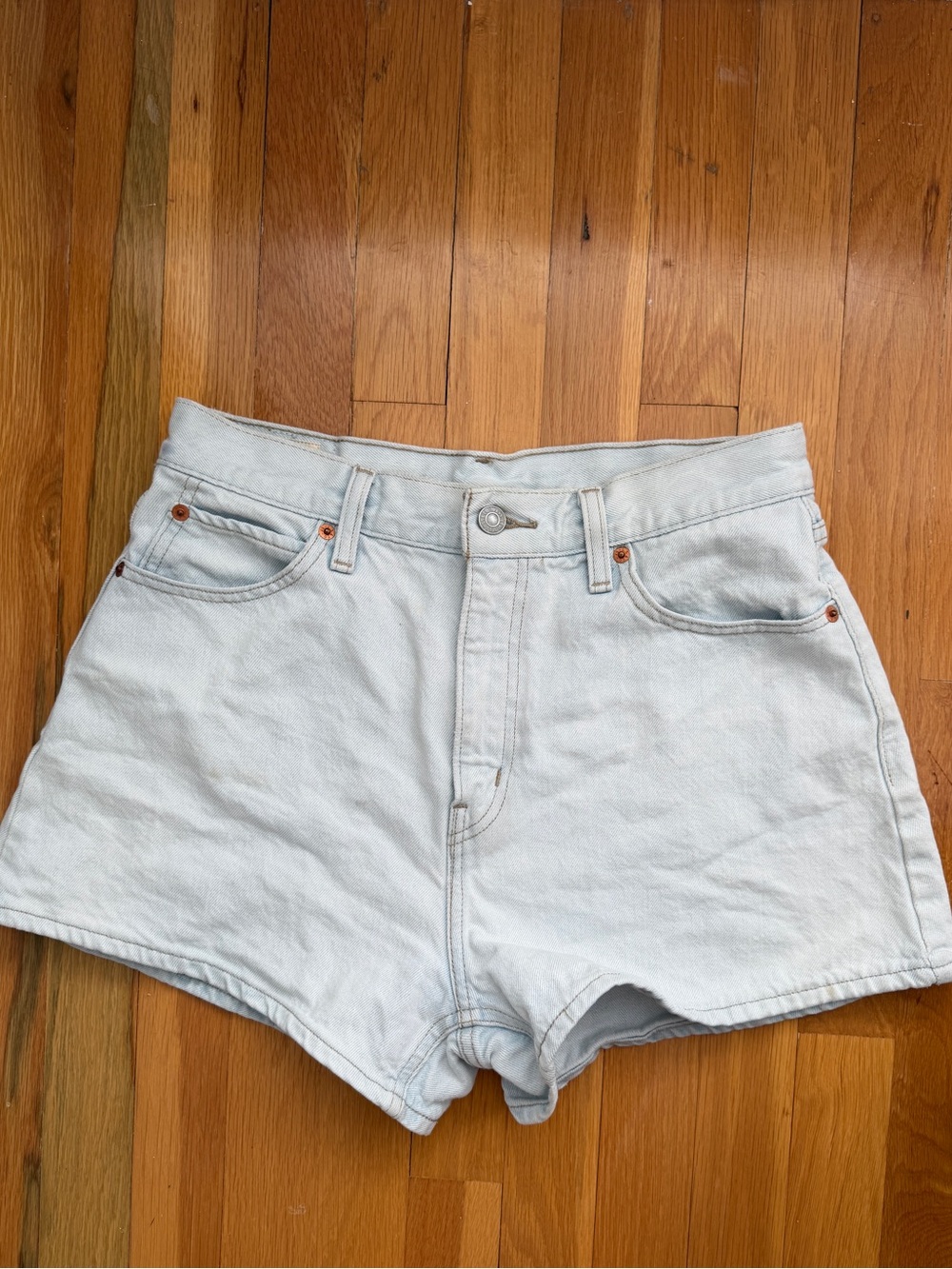 Levi’s High Waisted Mom Shorts Light Wash